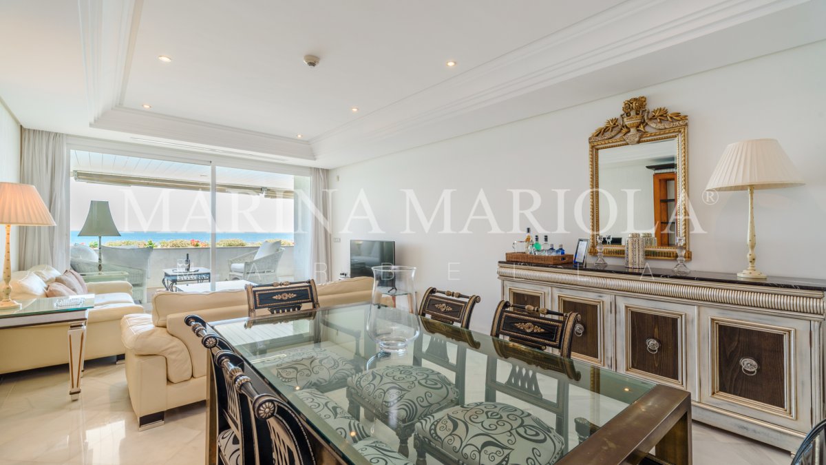 Marina Mariola Marbella, Apartamento 2 dormitorios en fachada Sur, vista directa al mar.