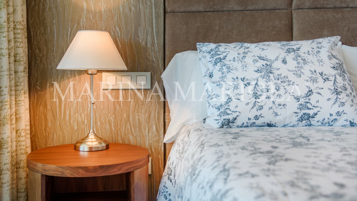 Marina Mariola Marbella, Apartamento 2 dormitorios en fachada Sur, vista directa al mar.