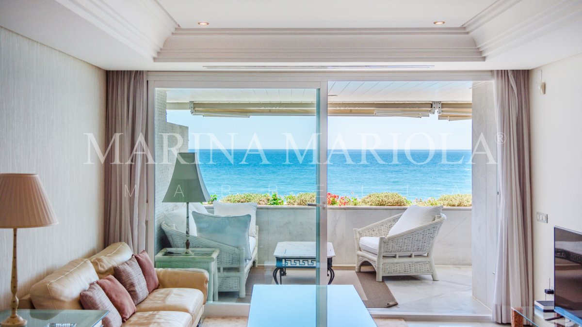 Marina Mariola Marbella, Apartamento 2 dormitorios en fachada Sur, vista directa al mar.