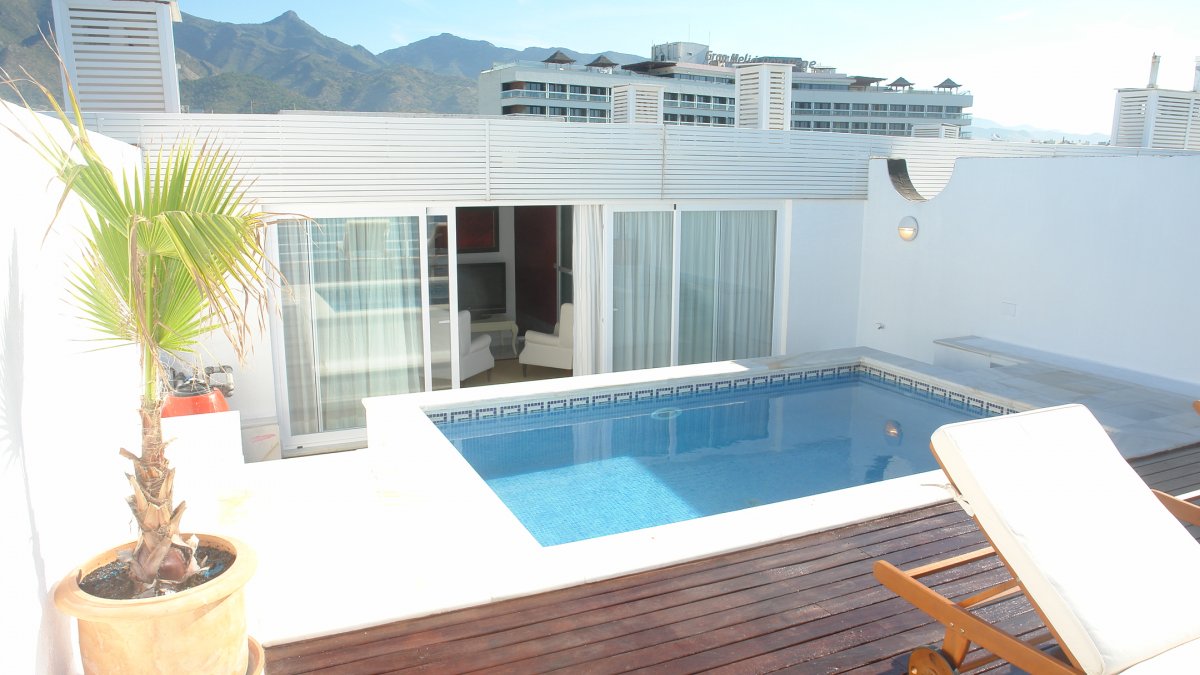 Marina Mariola Marbella, Ático Duplex 3 Dormitorios con Piscina Privada.