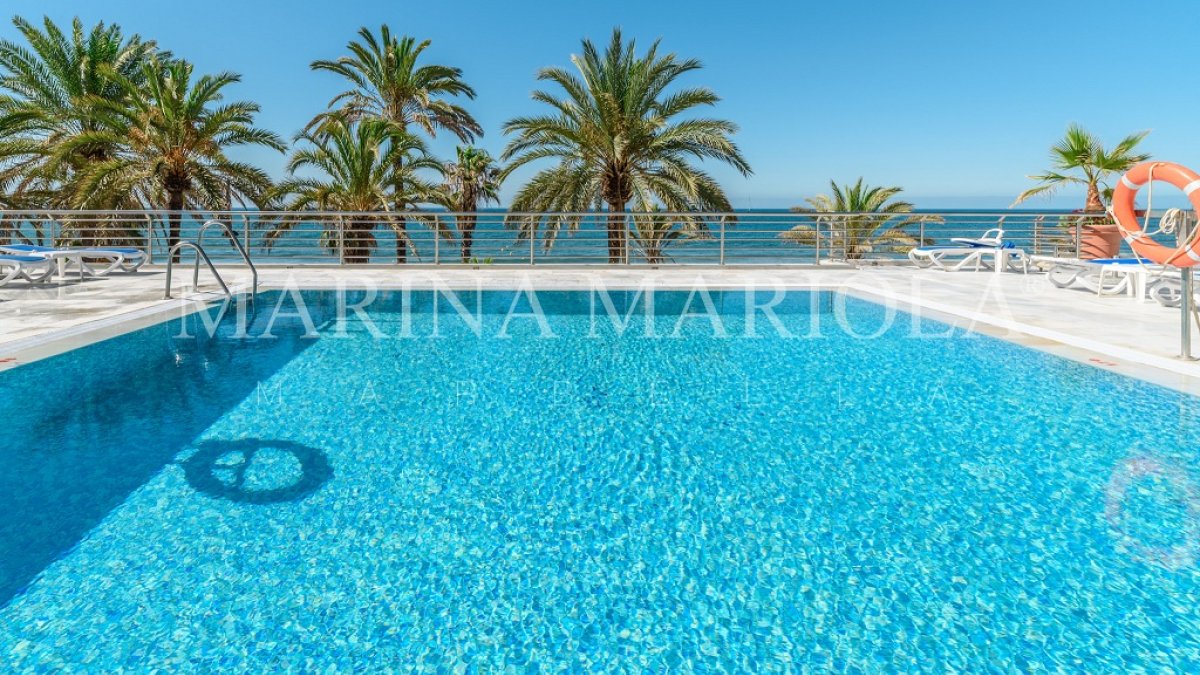 Marina Mariola Marbella, Ático Duplex 3 Dormitorios con Piscina Privada.