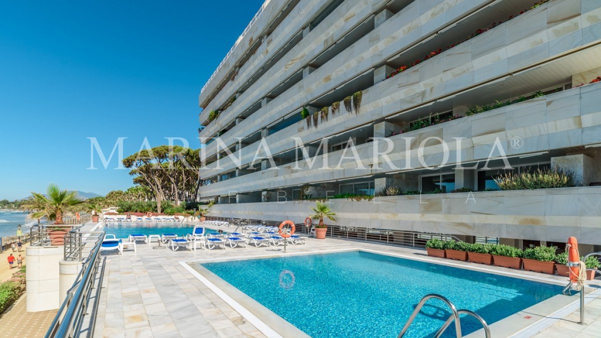 Marina Mariola Marbella, Ático Duplex 3 Dormitorios con Piscina Privada.